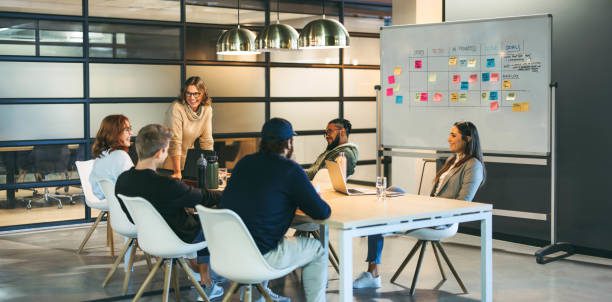 Business people in discussion
